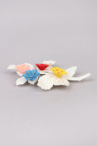 1940s Early Plastic Flower Brooch (NOS) - Image 5