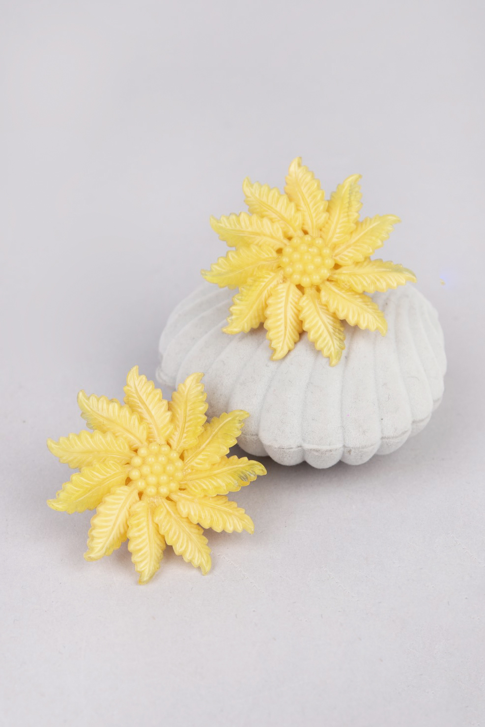 Vtg 1950s NOS deadstock yellow floral early plastic earrings (4) 1950s Large Yellow Floral Earrings - Image 1