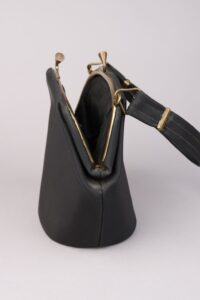 1940s Black Gold Kiss Lock Closure Bag - Afbeelding 8