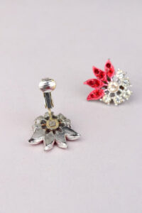 1960s Red & Silver Floral Clip Earrings - Afbeelding 3