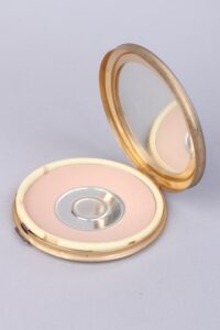 Vintage Enamel Forget-Me-Not Powder Compact - Image 9