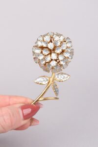 1960s Frosted Lucite Hydrangea Brooch - Afbeelding 6